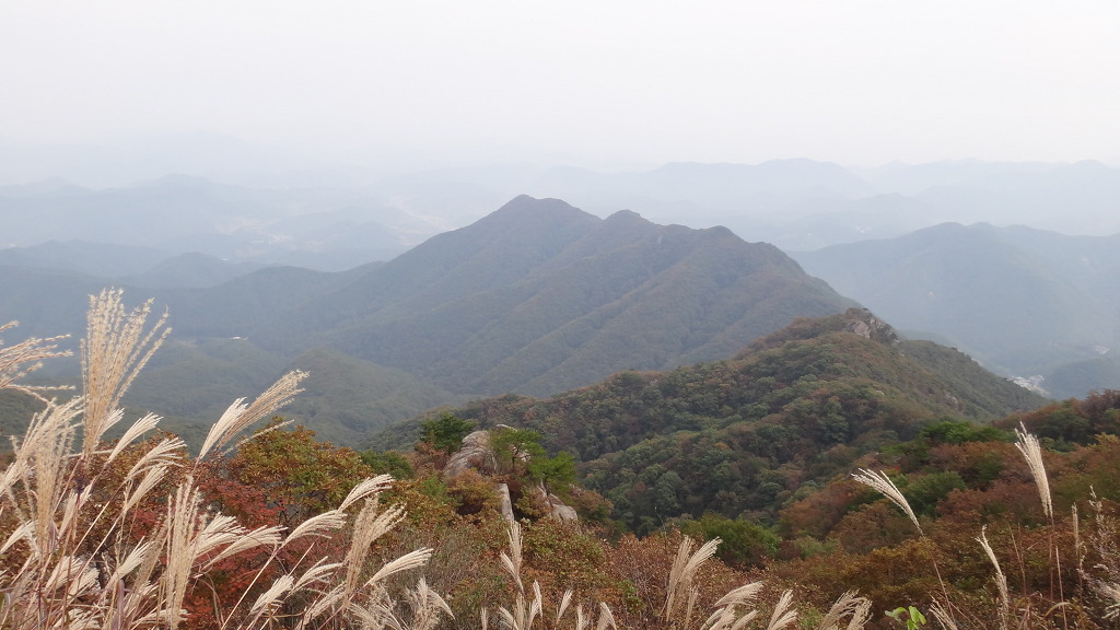 정상에서 바라본 오대산 방향 이미지