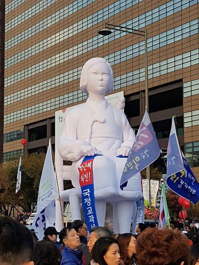 광화문에 등장한 소녀상 | 인스티즈
