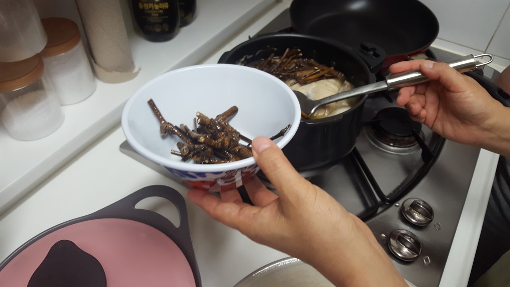 황칠백숙 이미지