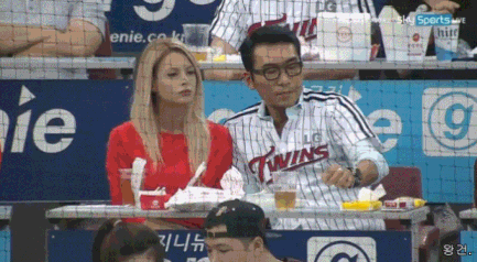 성공한 아재의 여유.gif | 인스티즈