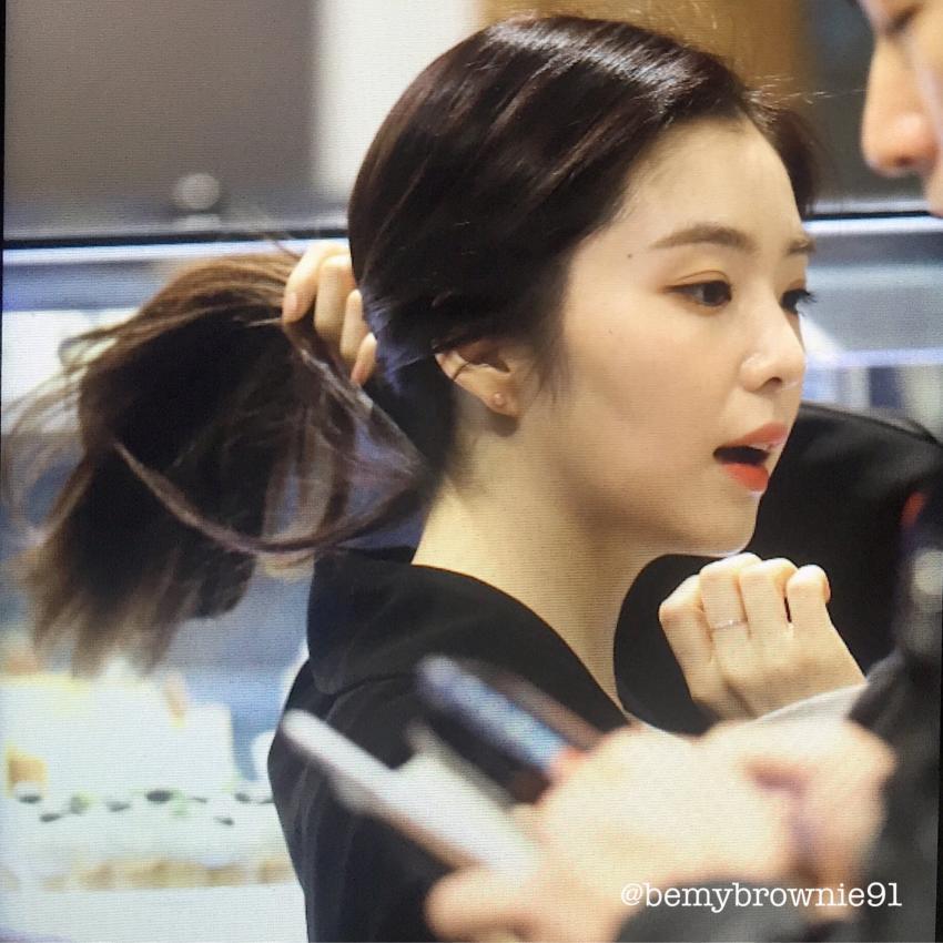 오늘자 출국하는 레드벨벳.jpg | 인스티즈