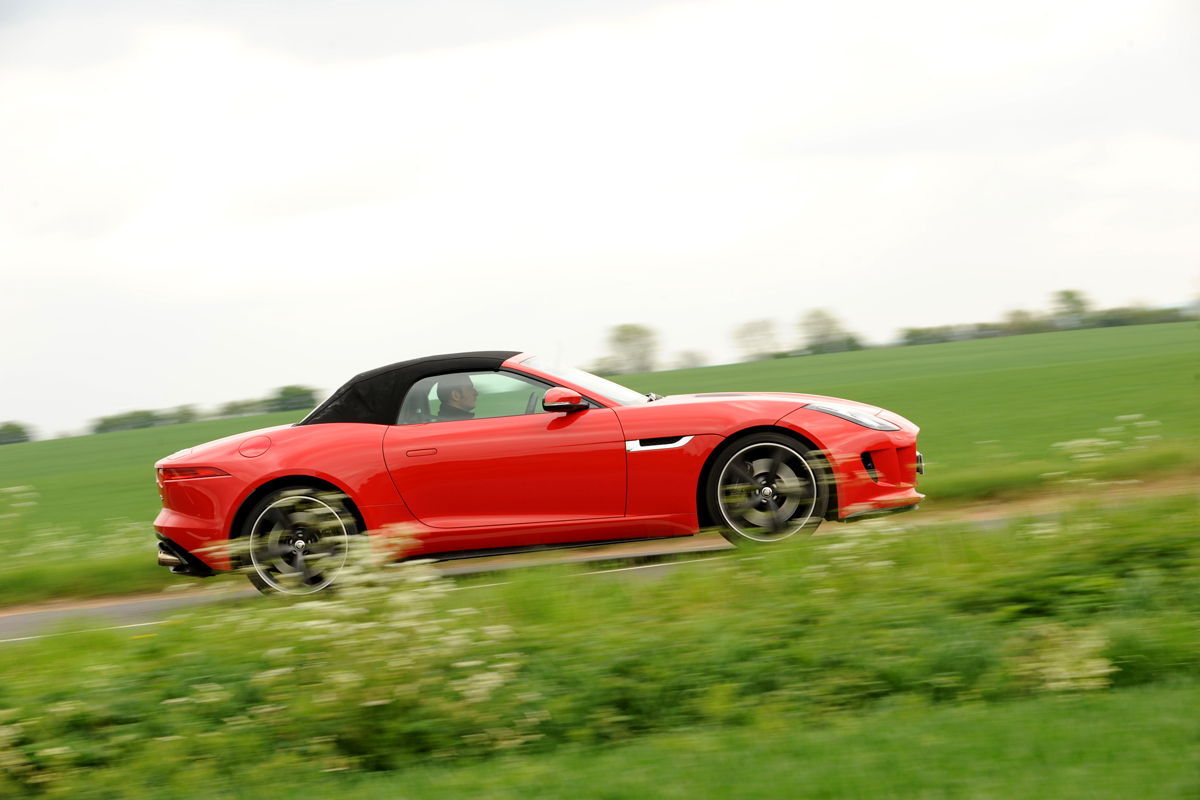 포르쉐 911 카레라 vs 재규어 F-Type | 인스티즈