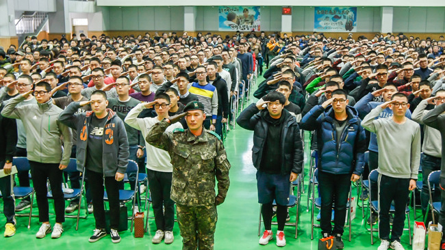 국기에 대한 경례 특징.jpg | 인스티즈