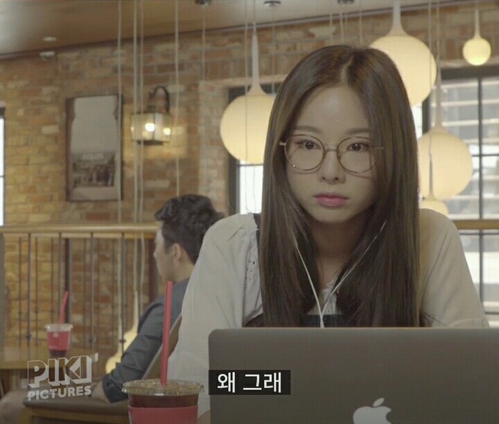 카페에서 몰입도 쩌는순간 (feat.엑시드) | 인스티즈