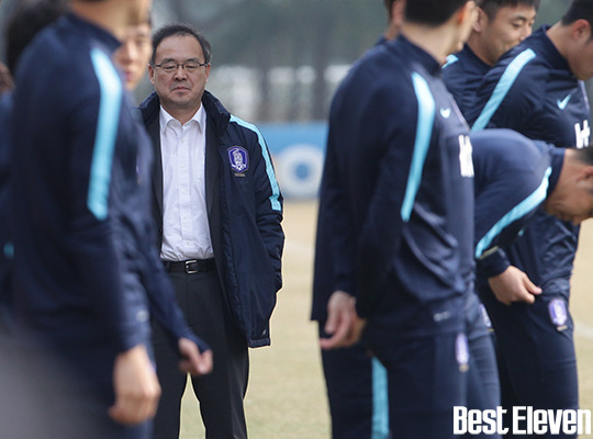 오늘자 굳은 표정으로 회복 훈련하는 축구대표팀 | 인스티즈