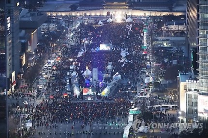 촛불집회 인원과 맞먹는 친박집회 | 인스티즈