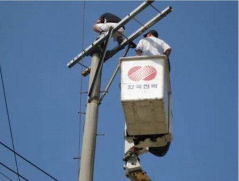 대구 전봇대 위에서 수면 취하는 남자.jpg | 인스티즈