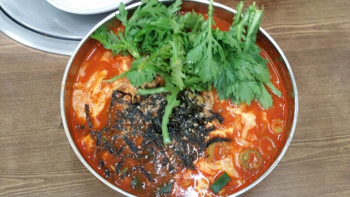 얼큰이칼국수 이미지