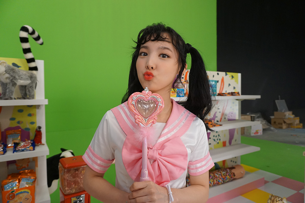 트와이스 뮤비 비하인드 사진들 | 인스티즈