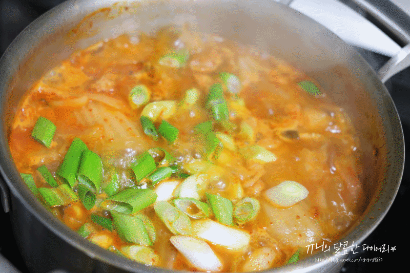 아침점심저녁야식 돼지고기 김치찌개 움짤 gif | 인스티즈