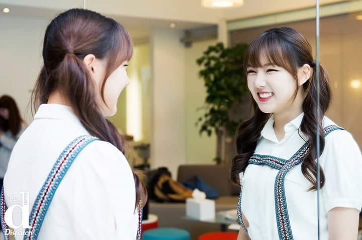 오늘자 네이버 기사에 올라온 여자친구 호식이 팬싸사진 | 인스티즈