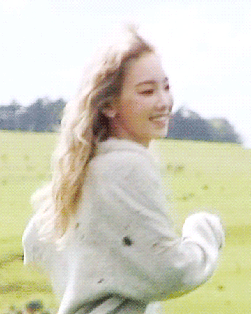 조련사 답게 동물까지 조련하는 태연.gif | 인스티즈