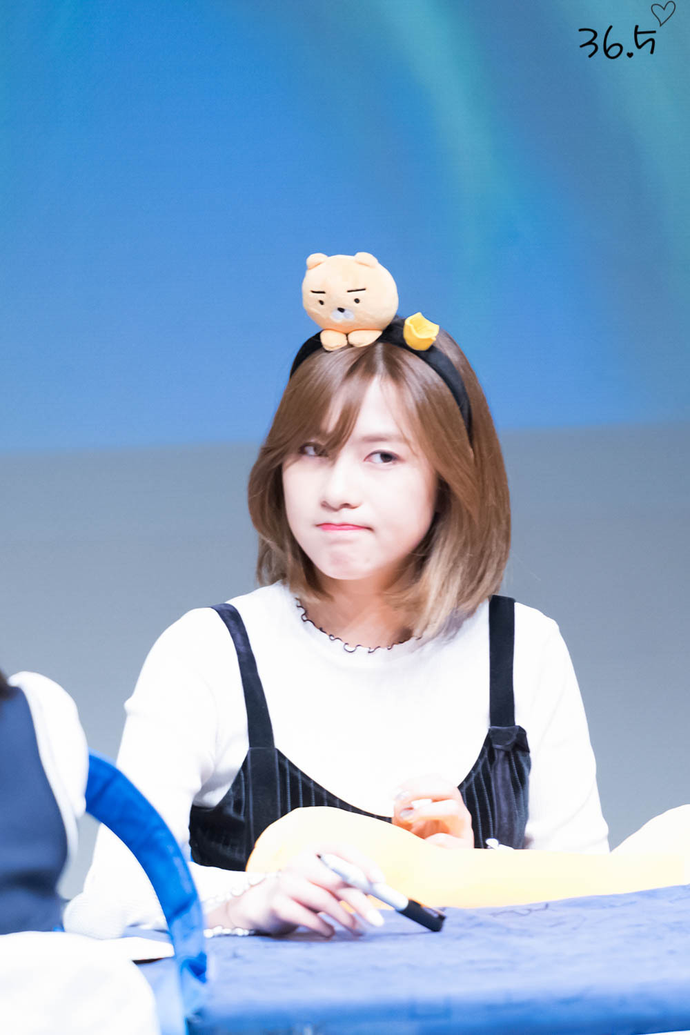막내인듯 막내 아닌듯한 에이핑크 오하영.jpgif | 인스티즈