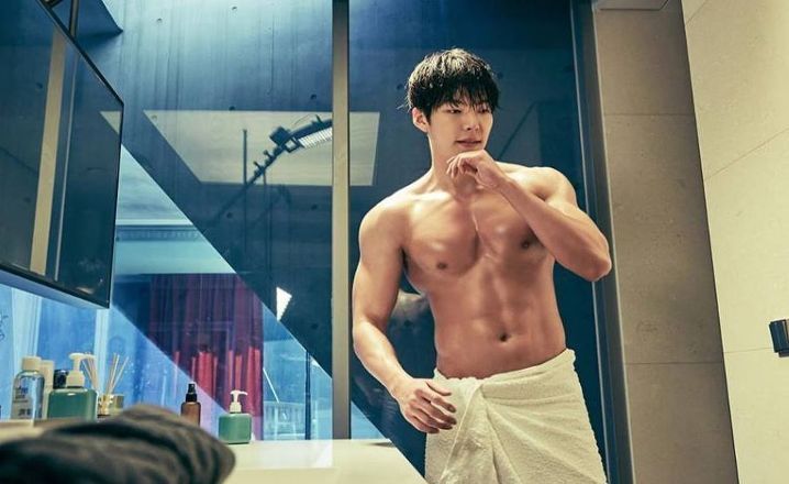 김우빈 덩치 수준.JPG | 인스티즈