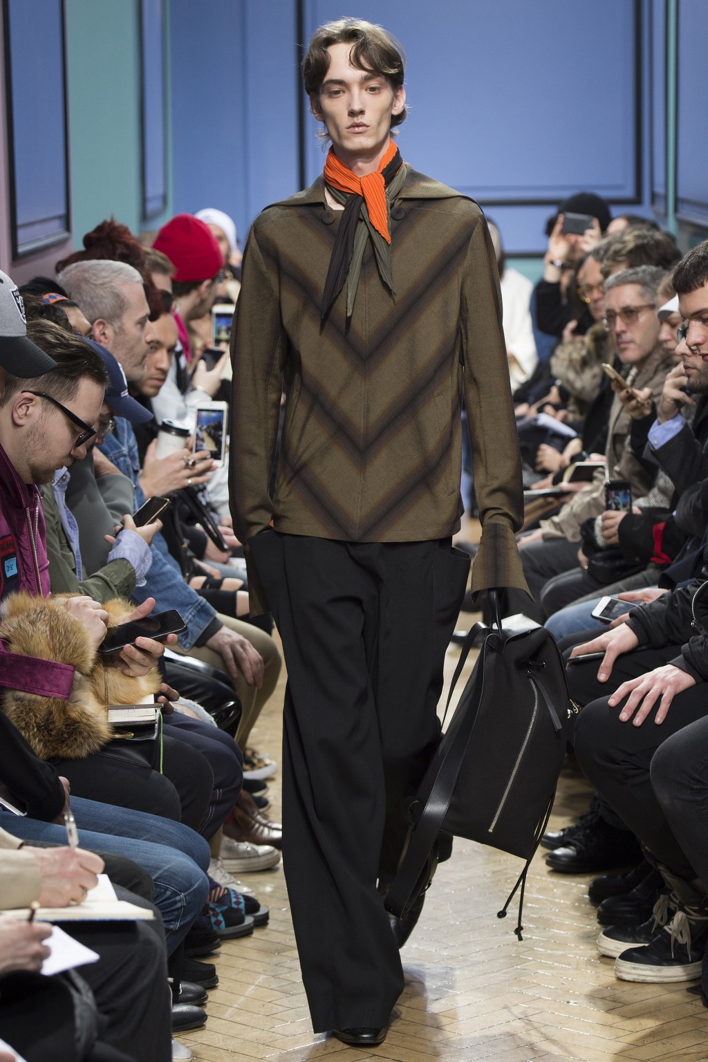 로에베 수석 디자이너 J.W Anderson 2017.18 F/W 남성복 컬렉션 | 인스티즈