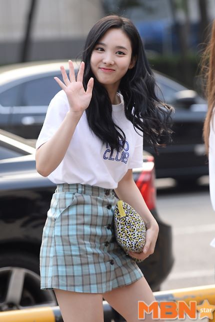 오늘자 트와이스 뮤직뱅크 리허설 출근길 | 인스티즈
