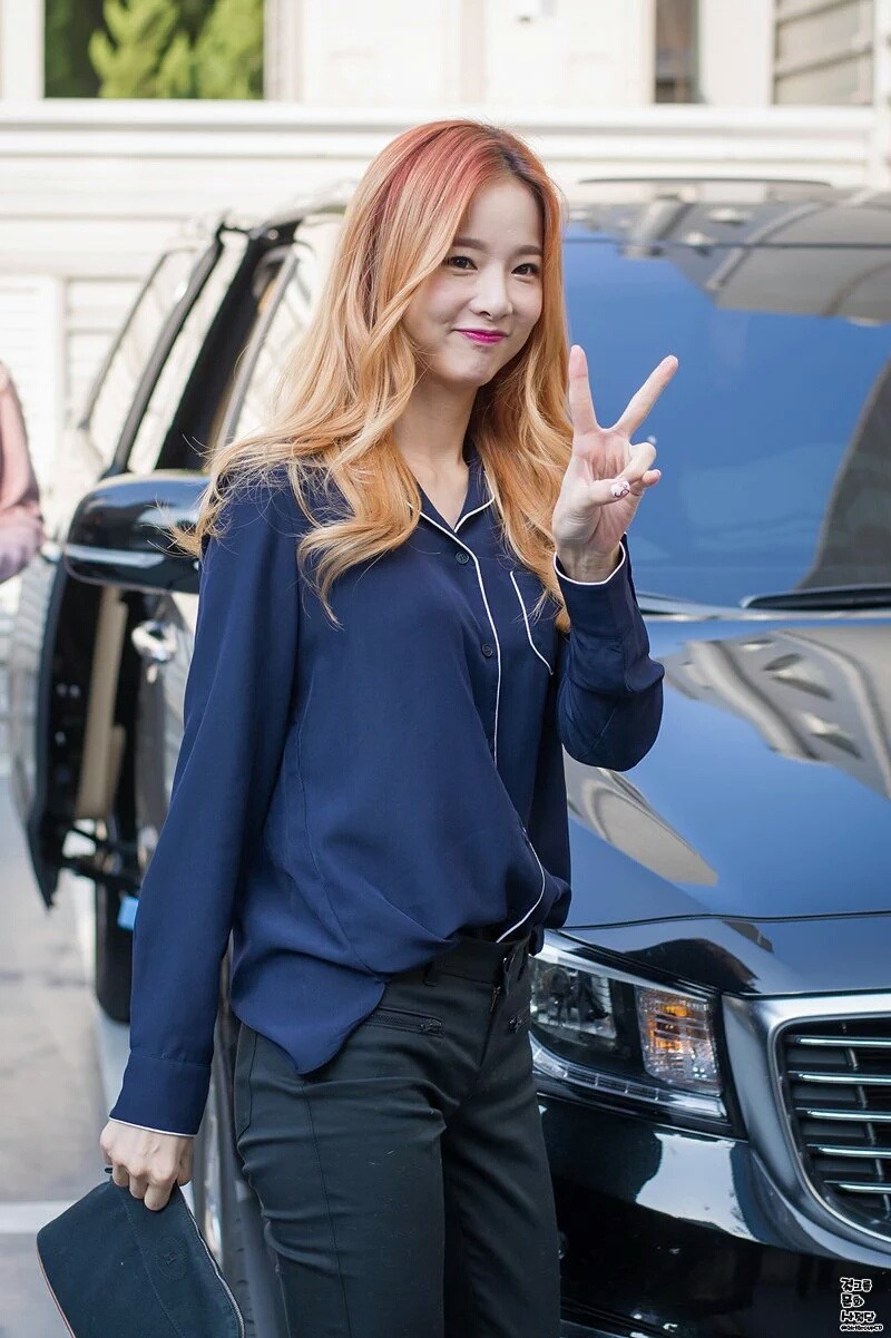 오늘자 EXID 주간아이돌 출퇴근길.jpg | 인스티즈