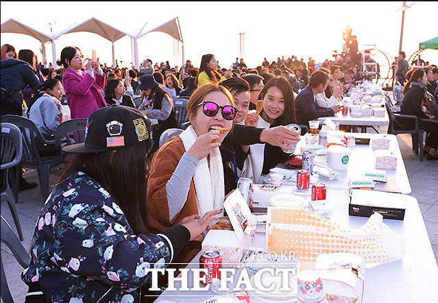 한국와서 치맥의 꿈을 이룬 중국인들!! | 인스티즈