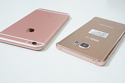 아이폰 6S 로즈골드와 갤럭시 노트 5 핑크골드.jpg | 인스티즈