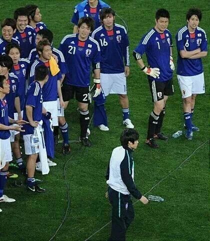 말년병장 바라보는 이등병들 | 인스티즈