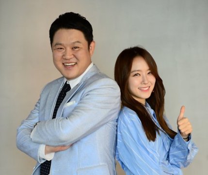 여자가 남자한테 관심있을 때 하는 행동.gif | 인스티즈