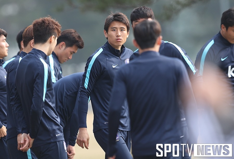 오늘자 굳은 표정으로 회복 훈련하는 축구대표팀 | 인스티즈