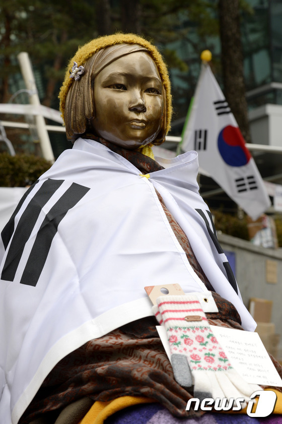 한일협상 폐기를 위한 대학생 대책위원회 소녀상 의미 해설.jpg | 인스티즈