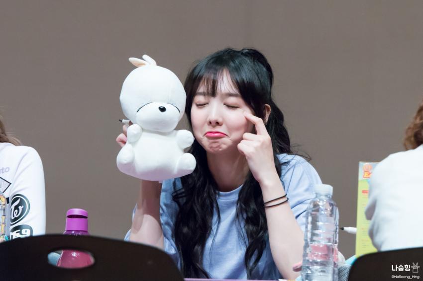 [트와이스] 서열9위 토끼언니 맏내 나연 짤들.jpg | 인스티즈