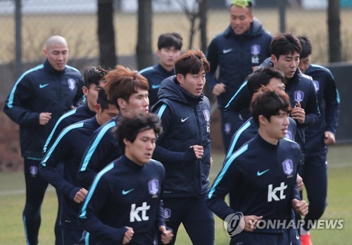 오늘자 굳은 표정으로 회복 훈련하는 축구대표팀 | 인스티즈