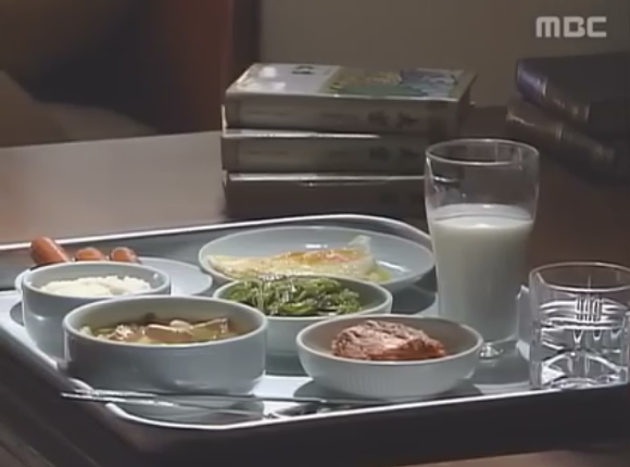 드라마에서 재연한 대통령 교도소 밥상.JPG | 인스티즈