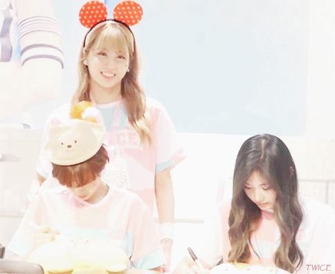 캐릭터가 확실한 트와이스 모모 (데이터 주의) | 인스티즈