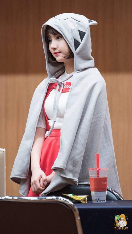 귀엽다고 난리인 고양이 망토 두른 여자친구 은하.jpg | 인스티즈