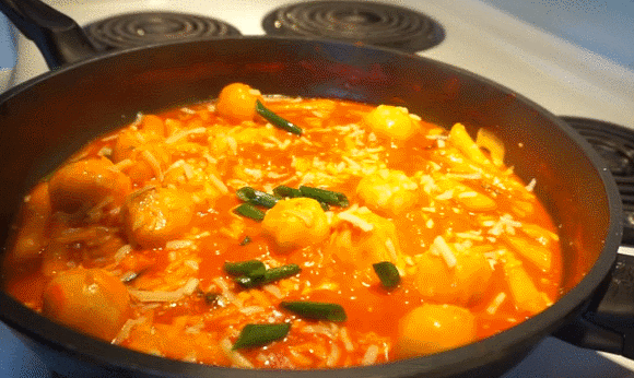 외국 먹방 유튜버들이 만든 떡볶이.gif (한글 표기의 중요성) | 인스티즈
