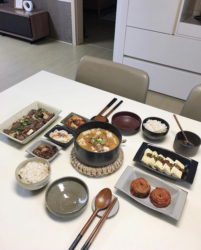집밥 먹기 위해서라도 칼귀가 할 수 밖에 없는 흔한 아내분의 밥상 | 인스티즈