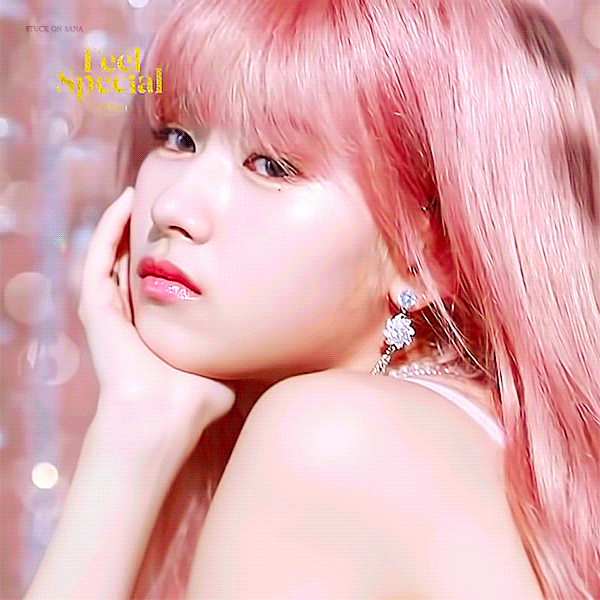 여전히 사람홀리는 사나의 눈빛ㄷㄷㄷ.gif | 인스티즈