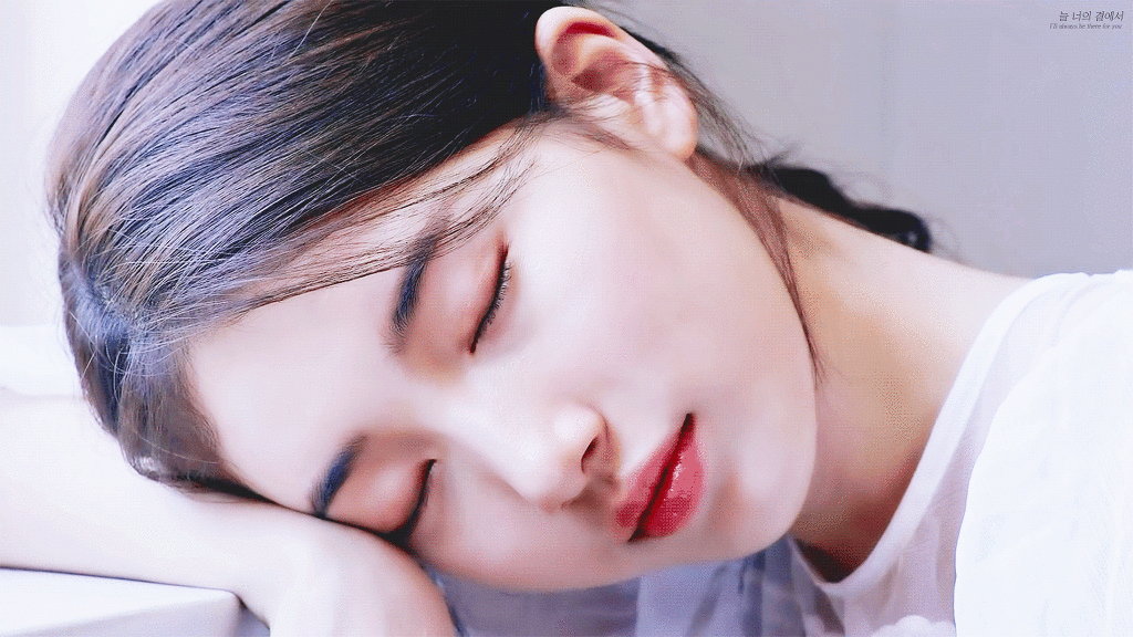 수지와 아이컨택하기.gif | 인스티즈