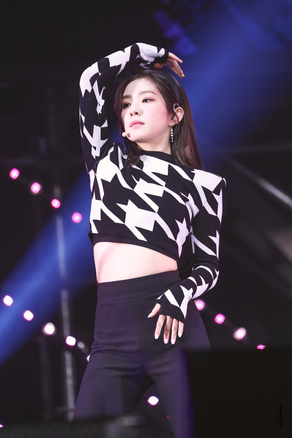 검정 머리띠한 아이린.jpgif | 인스티즈