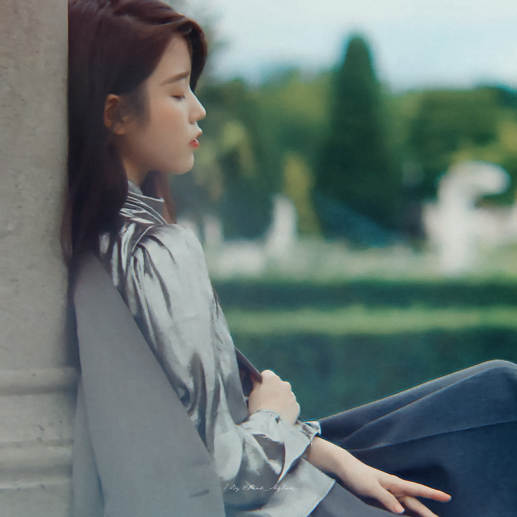시크한 컨셉의 아이유 화보.JPG | 인스티즈