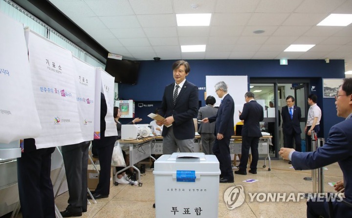 사전투표하는 청와대 참모진들 | 인스티즈