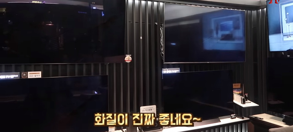 한국 전자제품 매장을 둘러보고 놀라서 어쩔 줄 모르는 일본 대학생 | 인스티즈