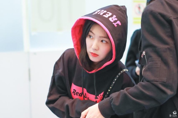 후드 뒤집어쓴 아이린 | 인스티즈