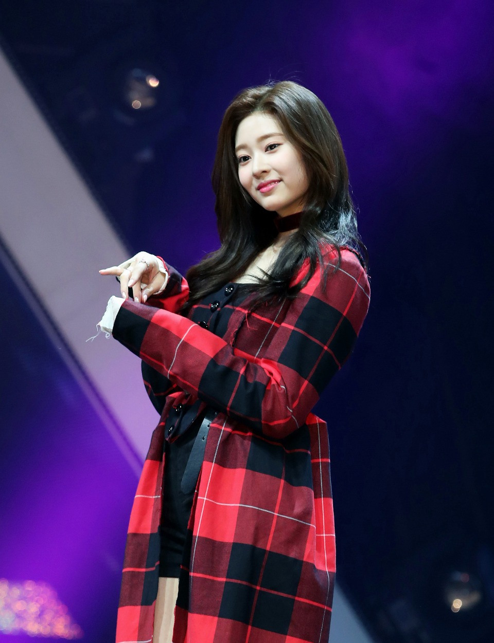 아이즈원 데뷔 미니 앨범 발매 기념 쇼케이스 | 인스티즈