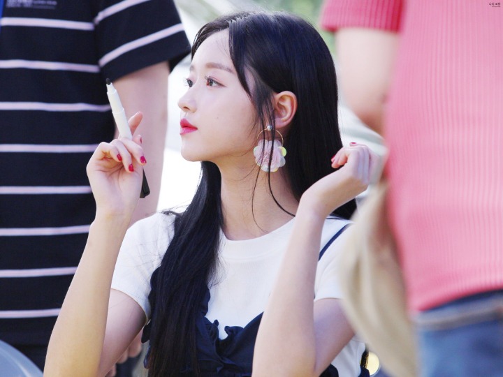 친오빠의 애교를 본 오마이걸 유아의 반응 | 인스티즈