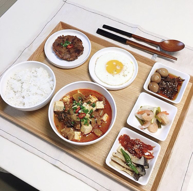 집밥 먹기 위해서라도 칼귀가 할 수 밖에 없는 흔한 아내분의 밥상 | 인스티즈
