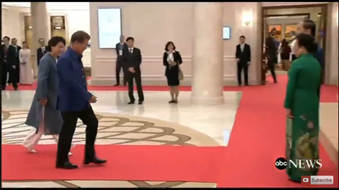 11/10 APEC 갈라 만찬에 참석한 문재인 대통령 | 인스티즈