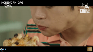 식샤를합시다3 김동영 먹방.GIF | 인스티즈