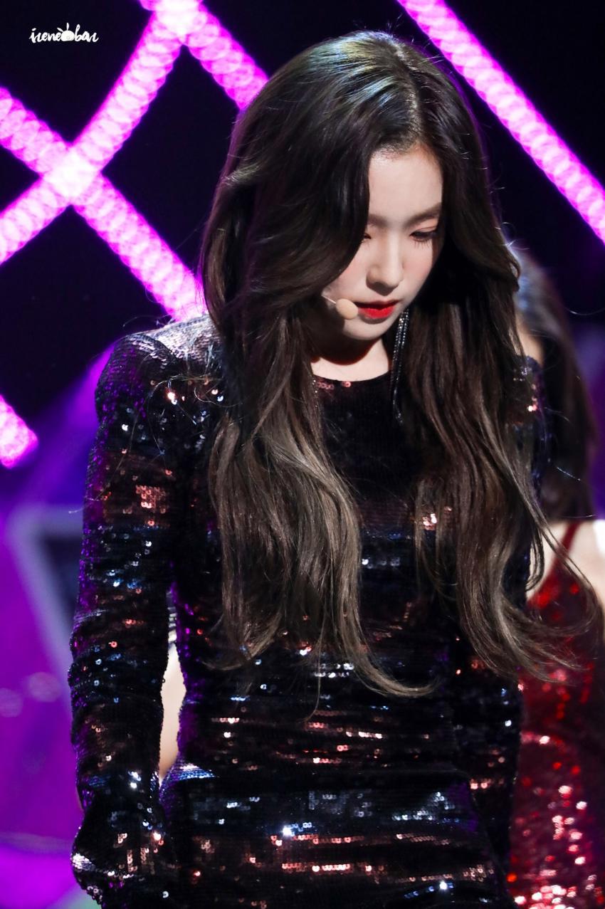 시상식에서 미모 폭격하고 다니는 아이린.jpg | 인스티즈