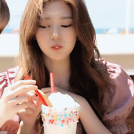 아이즈원 민주 LA에서 두장.gif | 인스티즈
