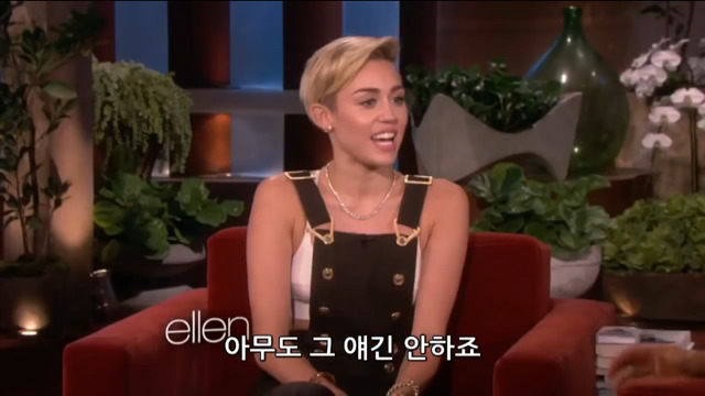 마일리 사이러스 mtv 충격과 공포의 퍼포먼스 | 인스티즈