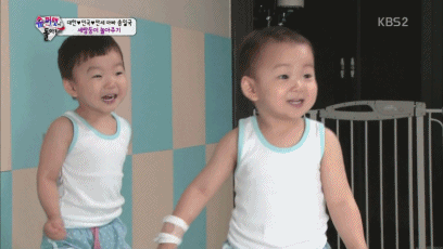 아이들과 놀아주는 자상한 송일국.gif | 인스티즈